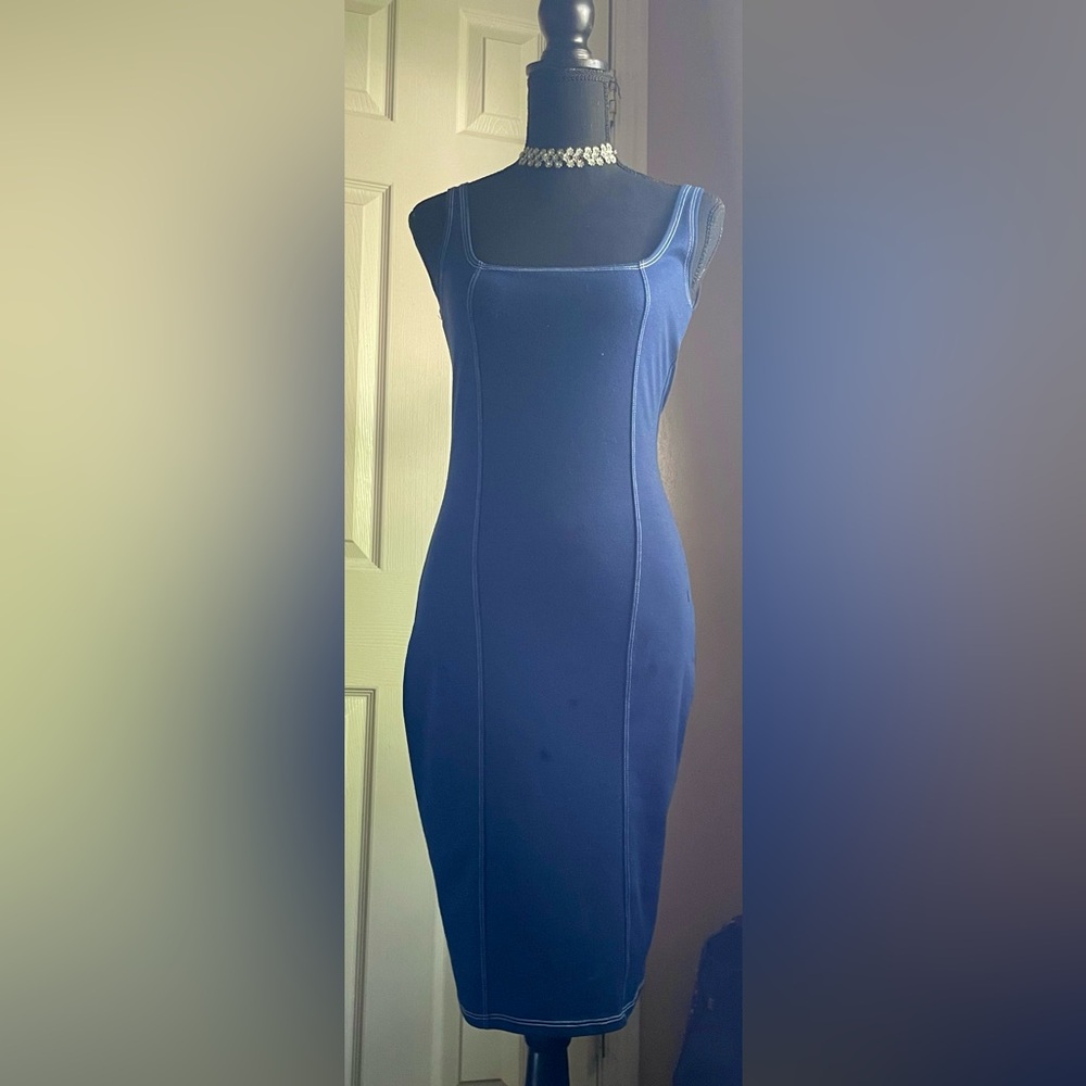 Classic Square-Neck Navy Bodycon Dress